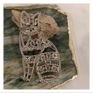 Vintage silver-tone openwork chainlink big statement cat brooch/pin